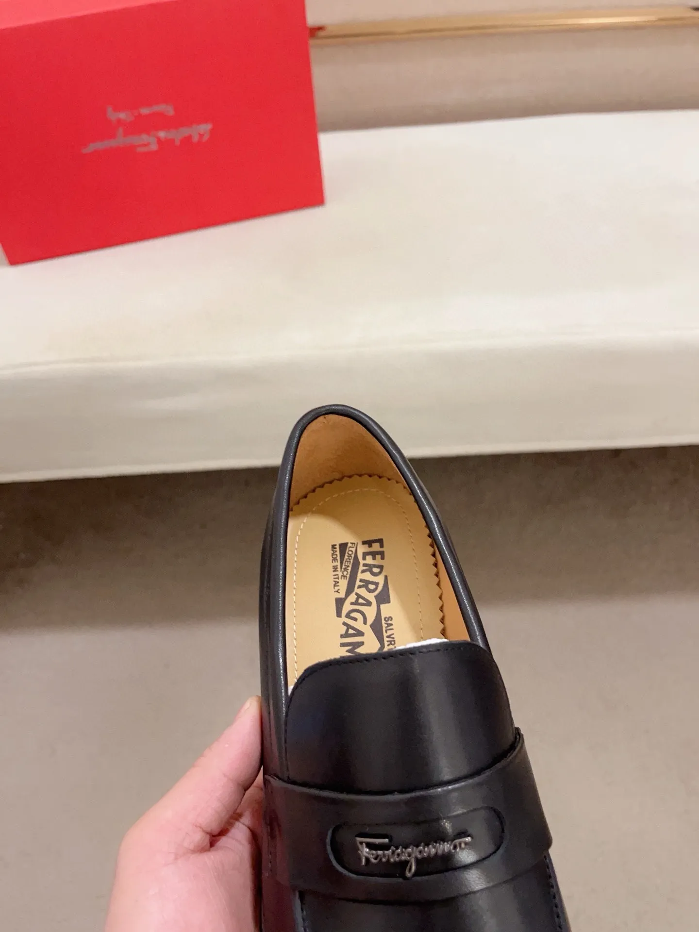 Men's shoes💰: 520💰 High version Ferragamo quality! 🆕🆕Exclusive hot-selling products in stock🔥🔥New products on the shelves, high-quality shoes, high-end driving shoes, with complete packaging! 💪 💪 Material: imported patented cowhide 🐂 + imported high-quality water-dyed cowhide lining + wear-resistant outsole 👍🏻👍🏻 Features: high-end and comfortable, purely handmade 🚀 🚀 Create the perfect shoes that suit you best 🔥 🔥 Size: (38-44) Can be customized 45 non-returnable!